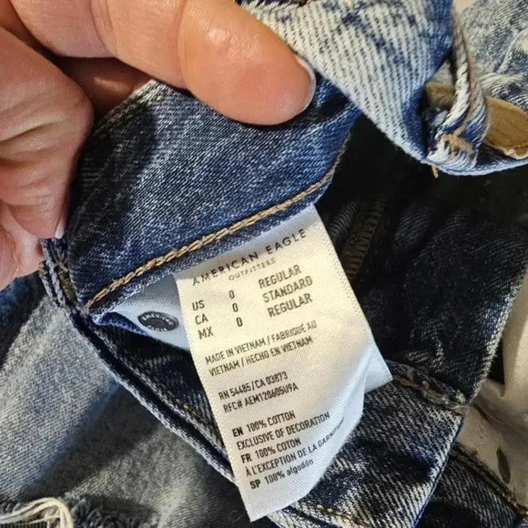 American Eagle Distressed Jeans - Relaxed Fit - Picture 4 of 8